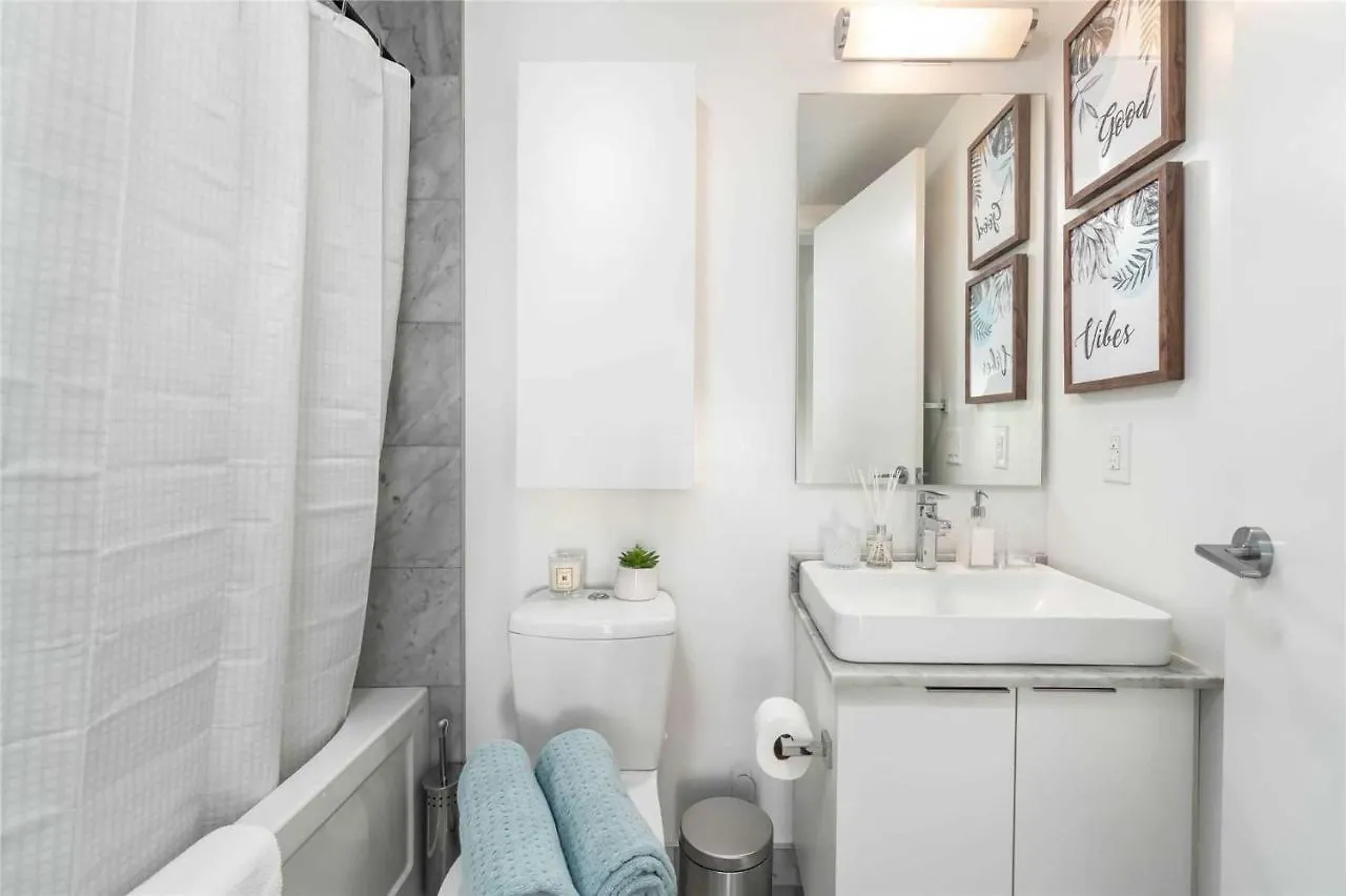 Comfort Opulence Suites 3 Bedroom Suite With Panoramic Cn Tower Lake View Toronto Hotel